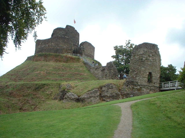 Figure 10 - Launceston Castle. In size, it is smaller than Basing House. However, its Motte and Bailey design is similar. After (Wikipedia 2013)